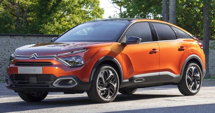 Citroen C4 naranja estacionado, exhibiendo su diseño crossover, altura elevada y características clave de la línea Citroen C4.